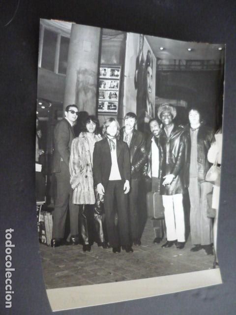 Photos of Singers: THE FOUNDATIONS CONJUNTO MUSICAL ANTIGUA FOTOGRAFIA 18 X 24 CM