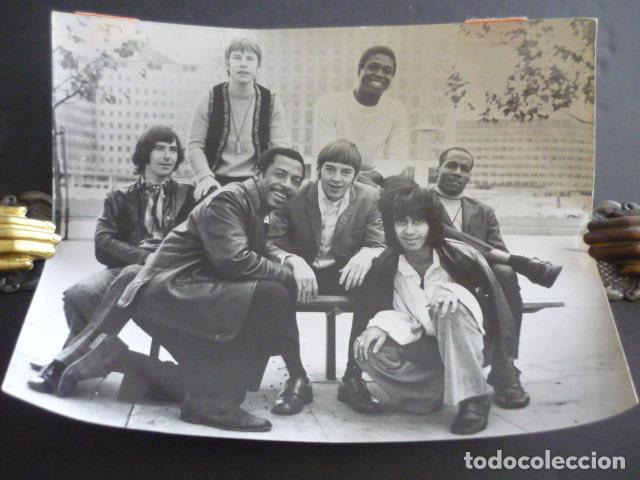 Photos of Singers: THE FOUNDATIONS CONJUNTO MUSICAL ANTIGUA FOTOGRAFIA 18 X 24 CM