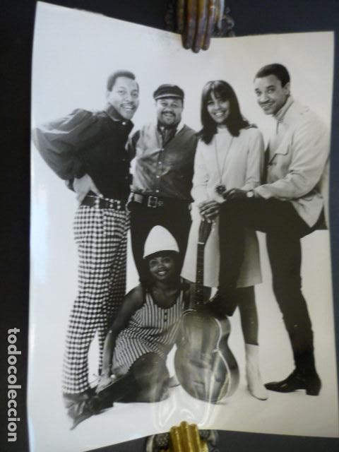Fotos de Cantores: THE FITH DIMENSION CONJUNTO MUSICAL CANTANTES ANTIGUA FOTOGRAFIA 18 X 24 CM
