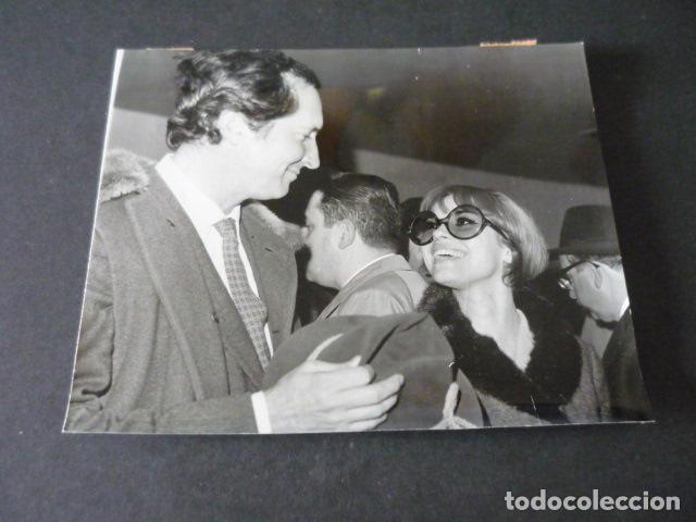 Fotos de Cantores: ROSA MORENA CANTANTE CON LUIS MIGUEL DOMINGUIN ANTIGUA FOTOGRAFIA 18 X 13 CM