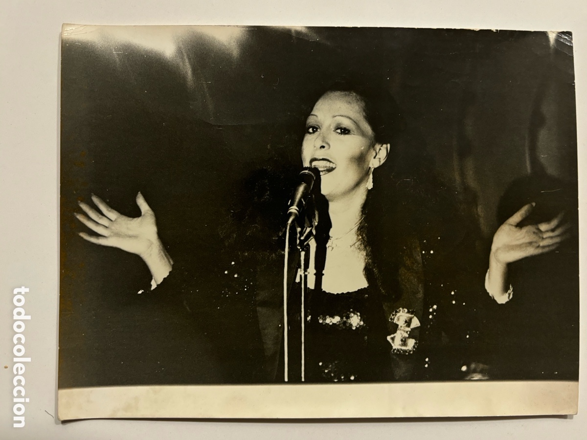 Fotos de Cantantes: Foto original de la cantante Massiel en una actuaci&oacute;n