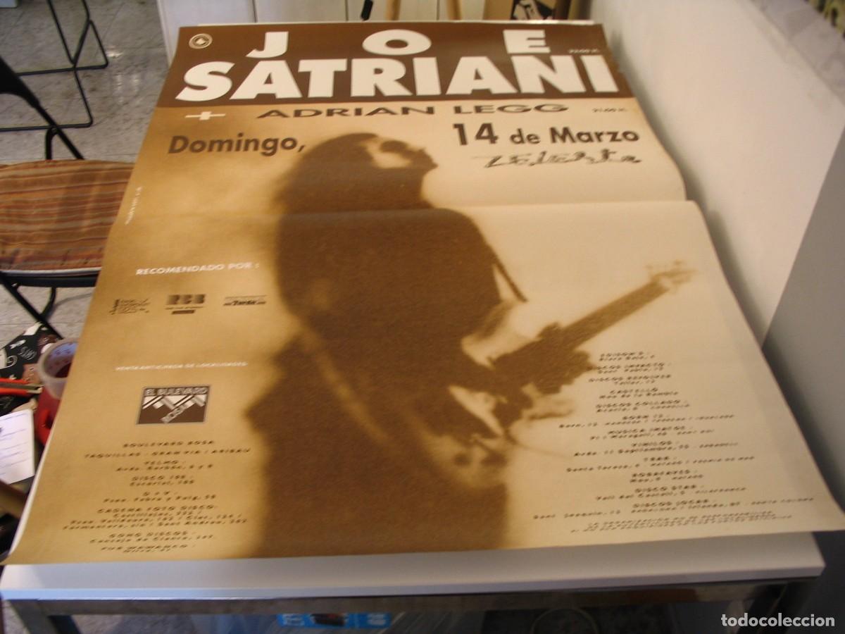 Fotos von Musikern: JOE SATRIANI + Adrian Legg CARTEL ORIGINAL 1993 Barcelona TOUR 130x90 26 B