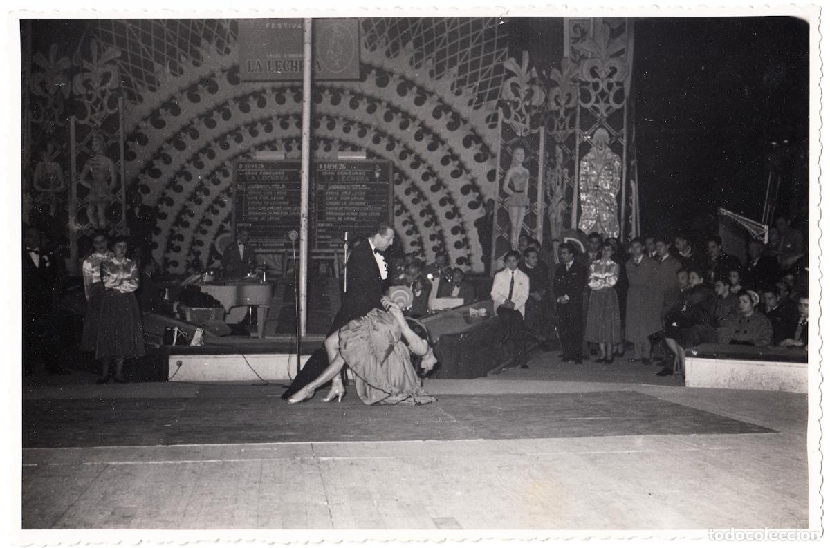 Photos of Singers: 2 fotos [&iquest;Festival La baraja musical 1953?] Circo Price Pareja Julia & Francis Foto Delape&ntilde;a Madrid