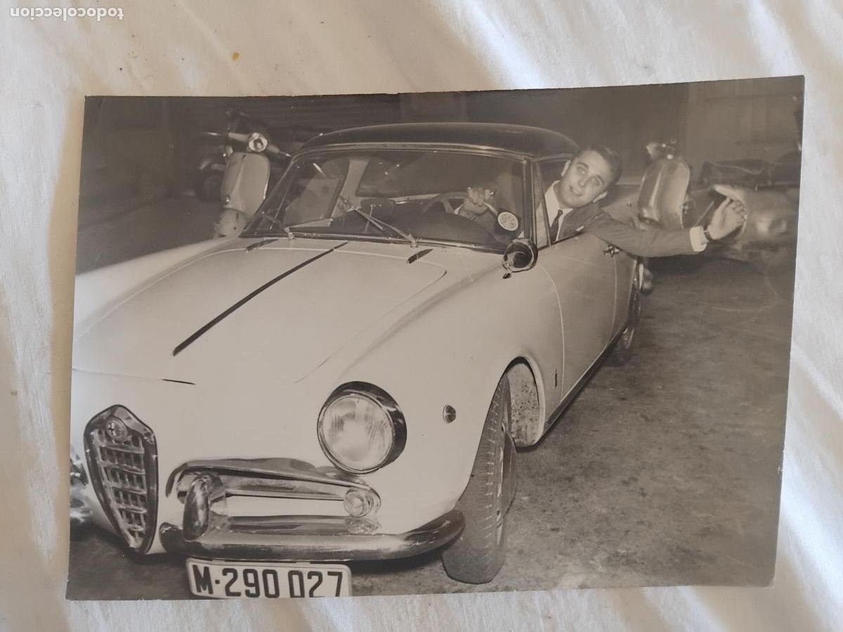 Fotos de Cantantes: FOTO DE JAIME MOREY EN UN HISPANO SUIZA. FOTO REPORTAJE JOSE LUIS PUENTE.13 X 18 CM.