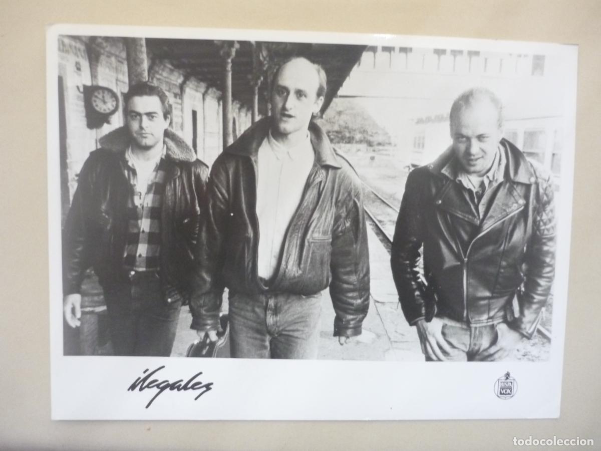 Fotos de Cantantes: ilegales - foto original b/n - musical group - Jorge Mart&iacute;nez &Iacute;&ntilde;igo Ayestar&aacute;n Willy Vijande