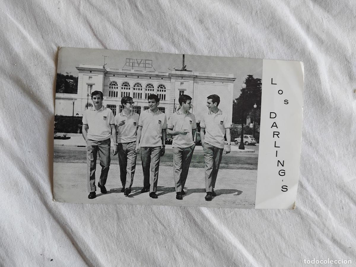 Fotos de Cantantes: LOS DARLING'S. FOTO PUBLICITARIA DEL GRUPO DELANTE DE T,V,E,