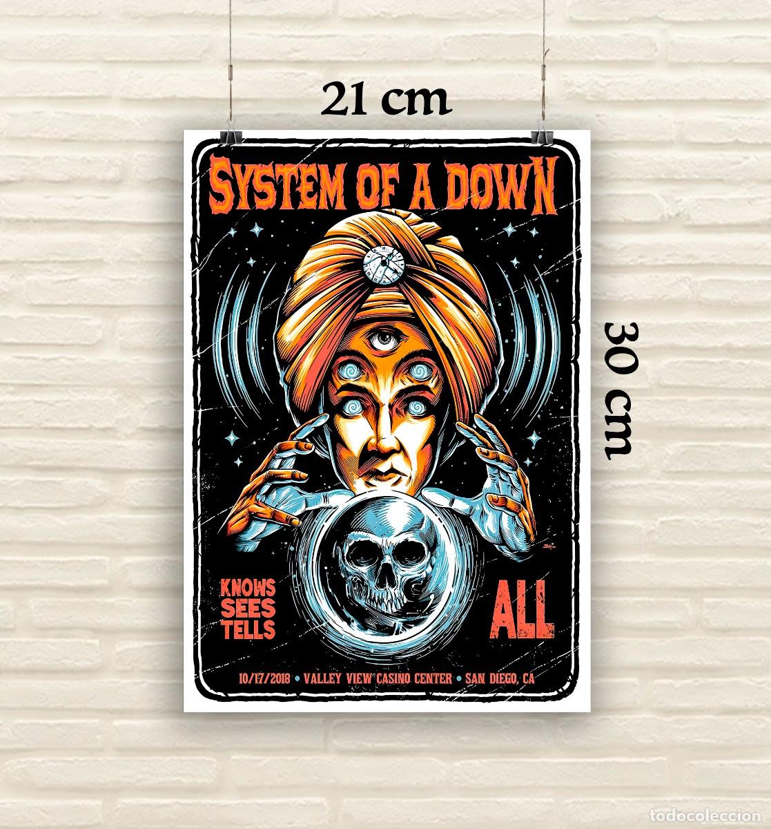 Fotos de Cantantes: System of a down - Knows Sees Tells All - San Diego 2018 - Reproducci&oacute;n P&oacute;ster - Tama&ntilde;o 21x30 cm