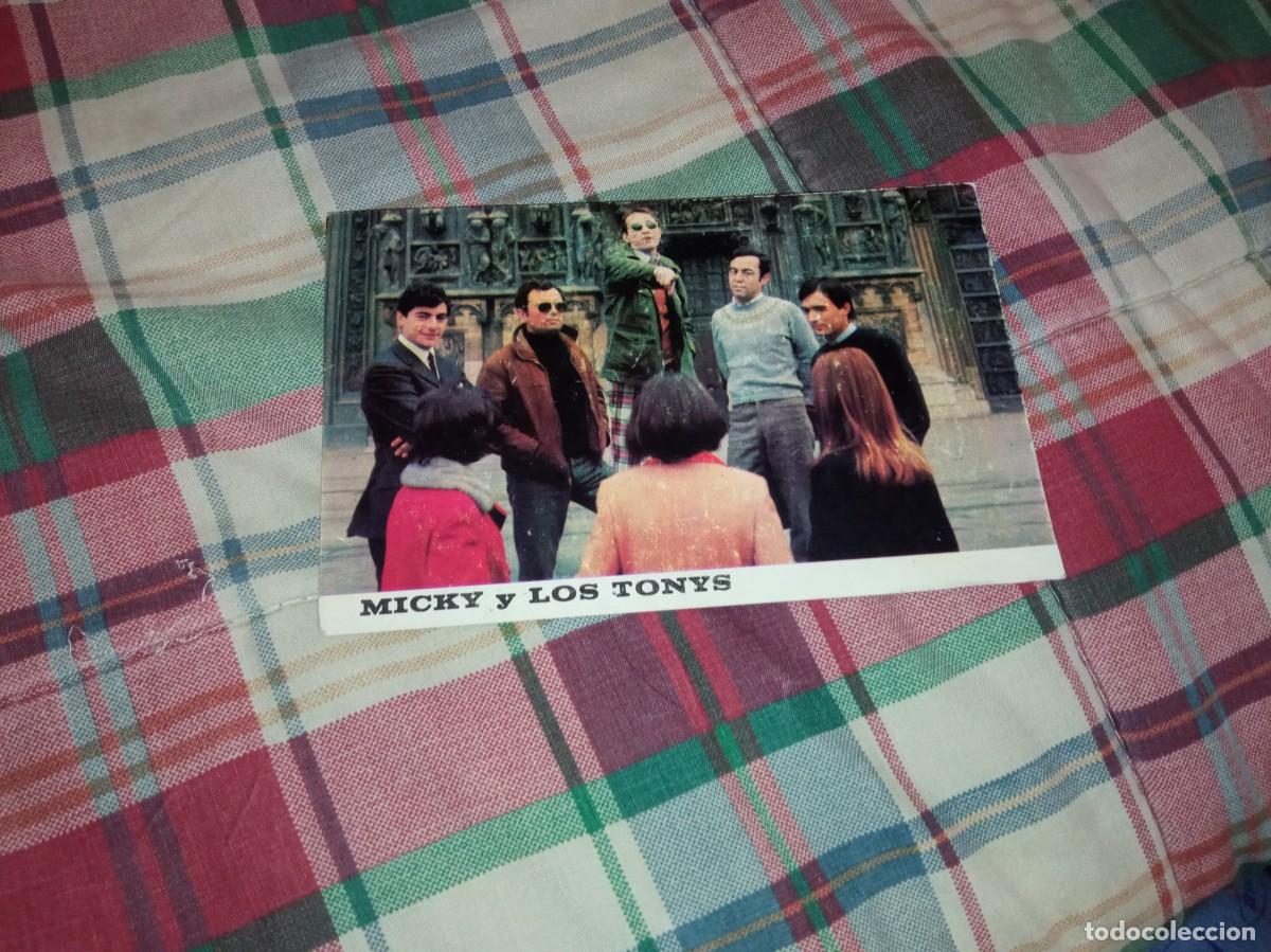 Fotos de Cantantes: Nicky y los tonys postal promocional