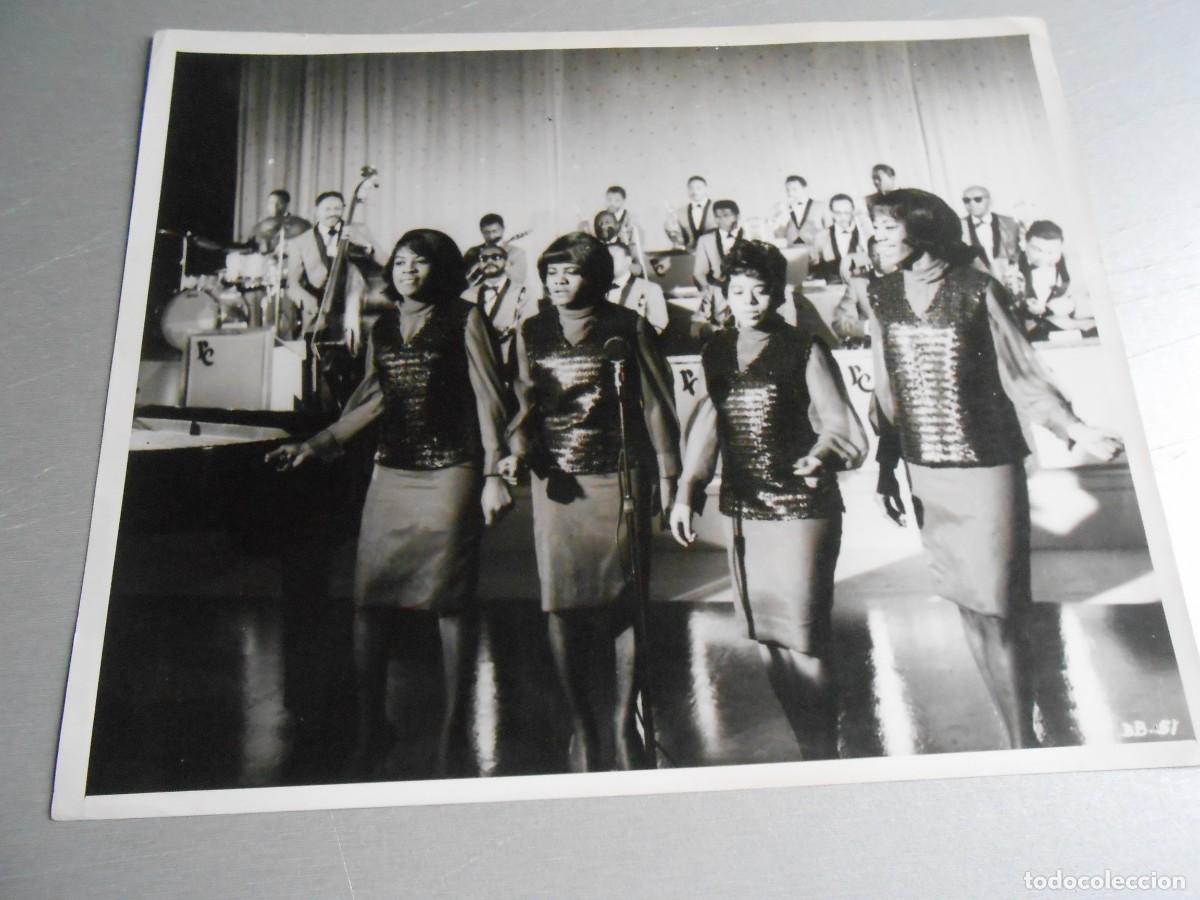 Photos de Chanteurs et Chanteuses: Foto de THE RACLETS, de 24 x 18 cm.