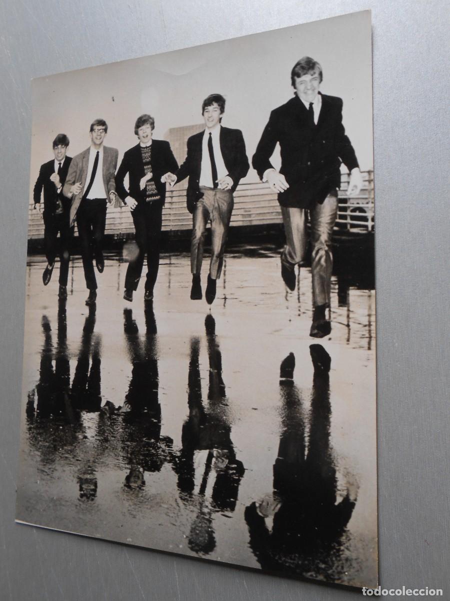 Fotos de Cantantes: Foto de HERMAN&acute;S HERMITS, de 18 x 24 cm.