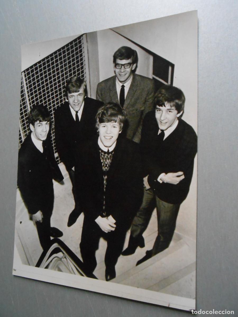 Fotos de Cantantes: Foto de HERMAN&acute;S HERMITS, de 18 x 24 cm.