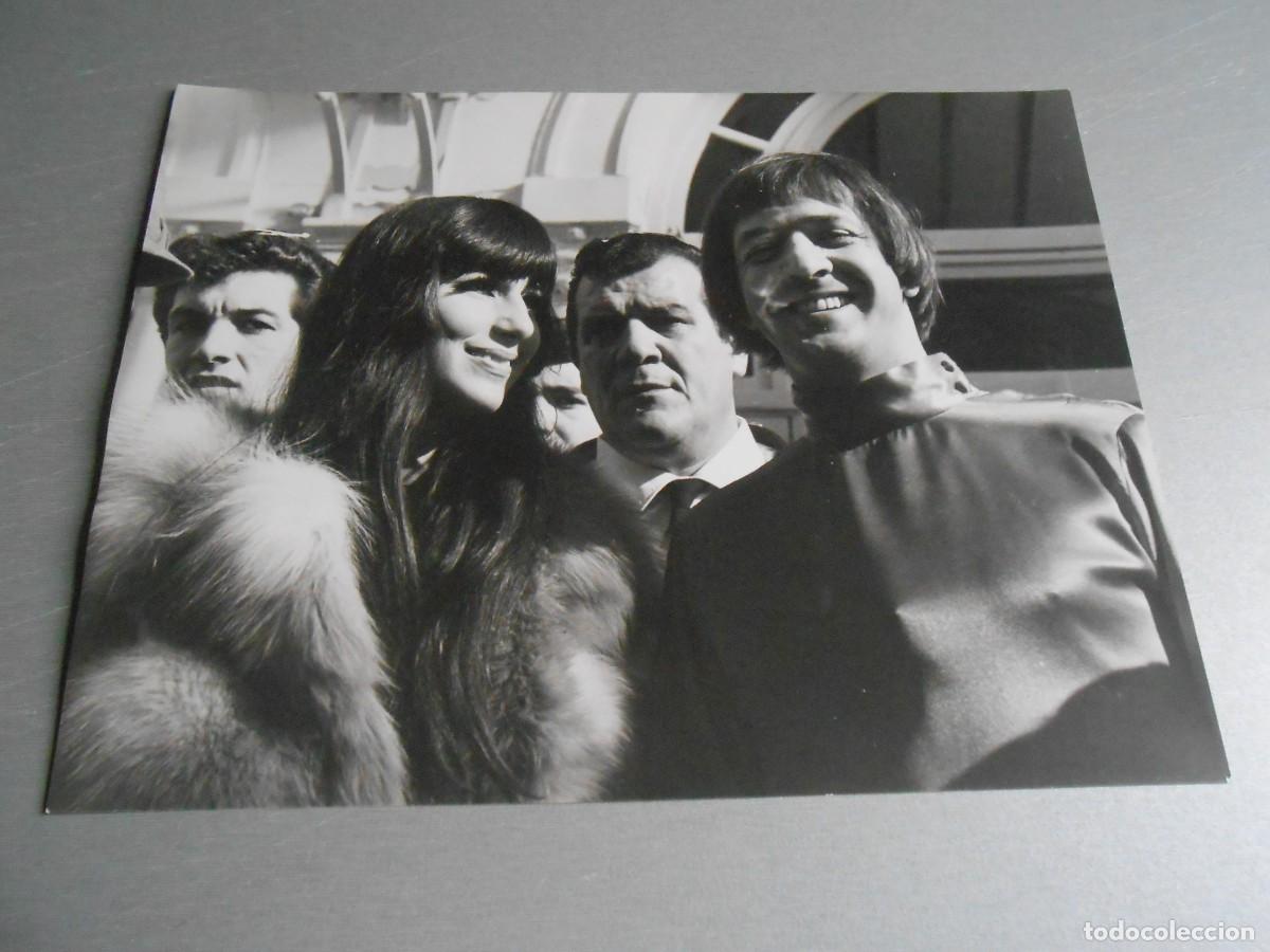 Fotos de Cantantes: Foto de - SONNY & CHER -, de 24 x 18 cm.