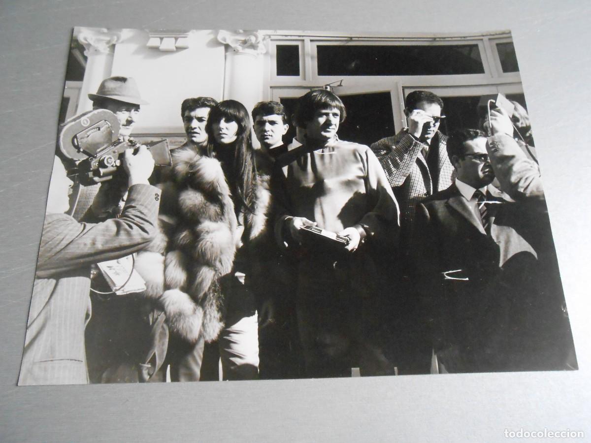 Fotos de Cantantes: Foto de - SONNY & CHER -, de 24 x 18 cm.