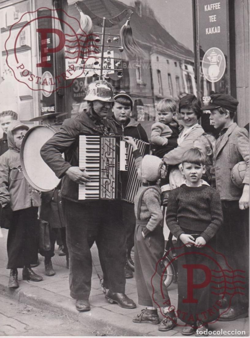 Fotos de Cantantes: 1 MAN BAND STRASSENMUSIKUS 21*16CM MUSICA MUSIQUE MUSIC MUZIEK