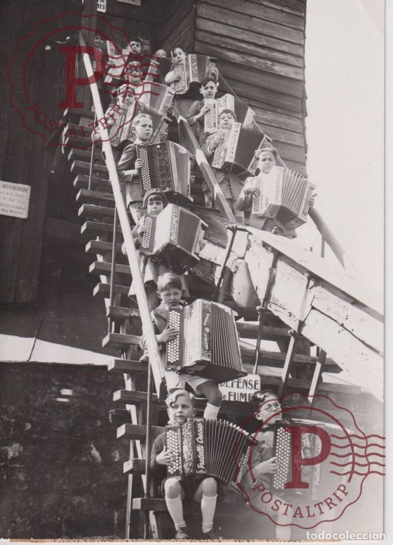 Photos of Singers: CONCOURS INTERNATIONAL DES ACCORDEONISTES MOULIN DE LA GALETT ACCORDEON 18*13CM MUSICA MUSIQUE MU