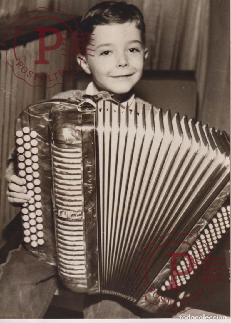 Photos of Singers: ACCORDEONISTE ROGER LOUBET TOULOUSE PARIS ALAIS DE CHAILLOT ACCORDEON 18*13CM MUSICA MUSIQUE MUS