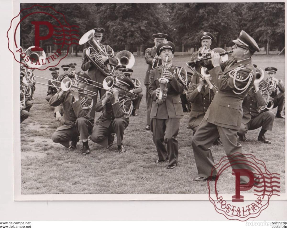 Foto di Cantanti: U.S.A.F. BAND REHEARSES FOR TATOO. 20,5X15CM. MUSICA MUSIC MUSIQUE MUZIEK