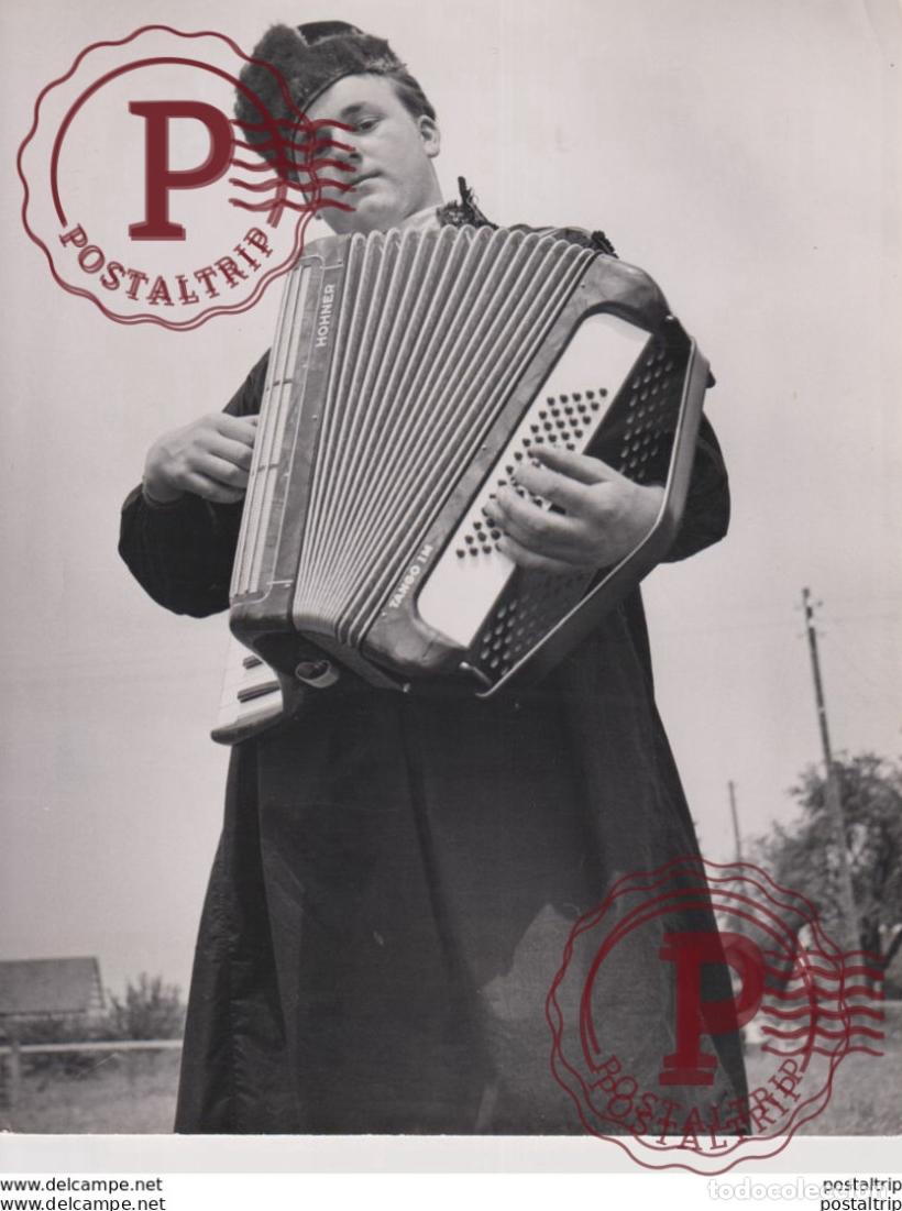 Fotos de Cantantes: ACORDEON ACCORDEON ACCORDION 23,5X19CM MUSICA MUSIQE MUSIC MUZIEK.
