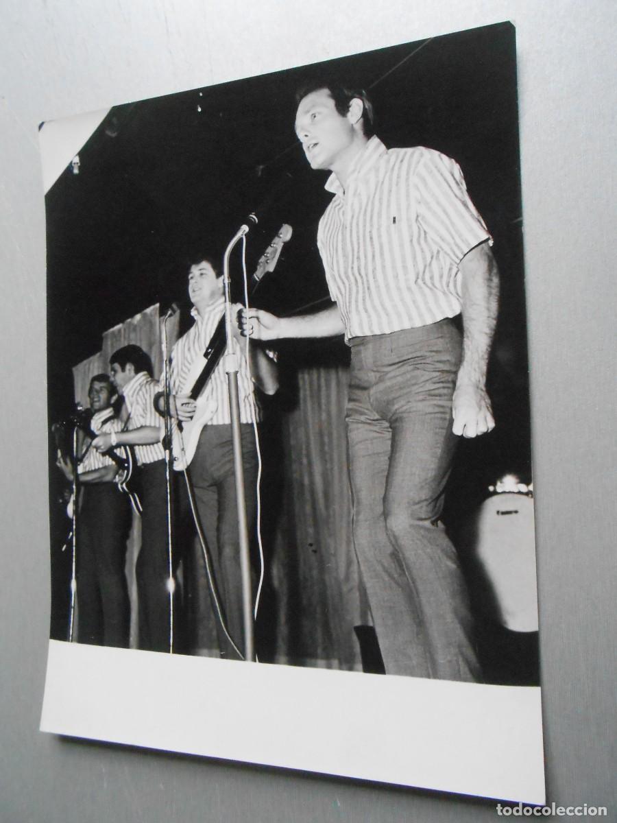 Fotos de Cantantes: Foto de - The BEACH BOYS -, de 18 x 24 cm.