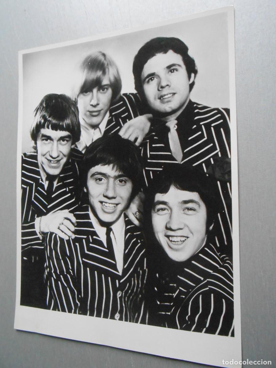 Fotos de Cantantes: Foto de - The EASYBEATS -, de 18 x 24 cm.