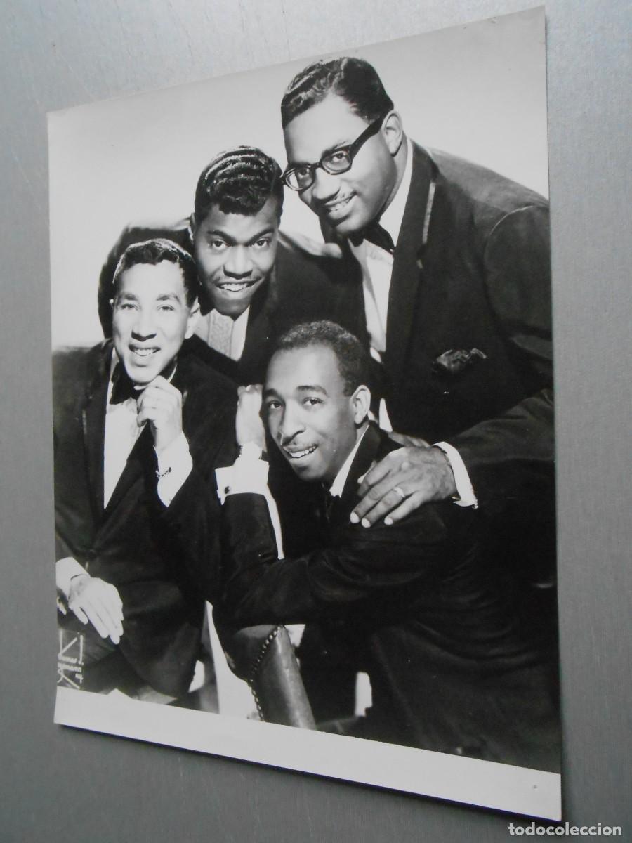 Fotos de Cantantes: Foto de - THE MIRACLES -, de 18 x 24 cm.