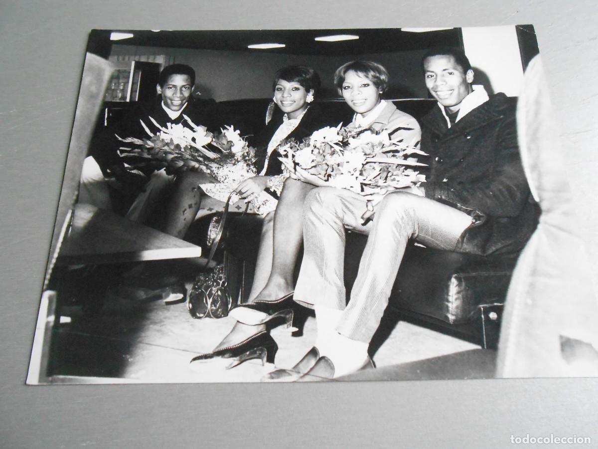 Fotos de Cantantes: Foto de - LAS 4 MONEDAS -, de 24 x 18 cm.