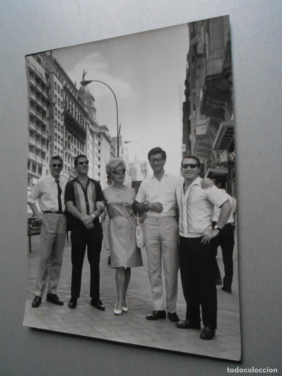 Fotos de Cantantes: Foto de - LOS CINCO LATINOS -, de 18 x 24 cm.