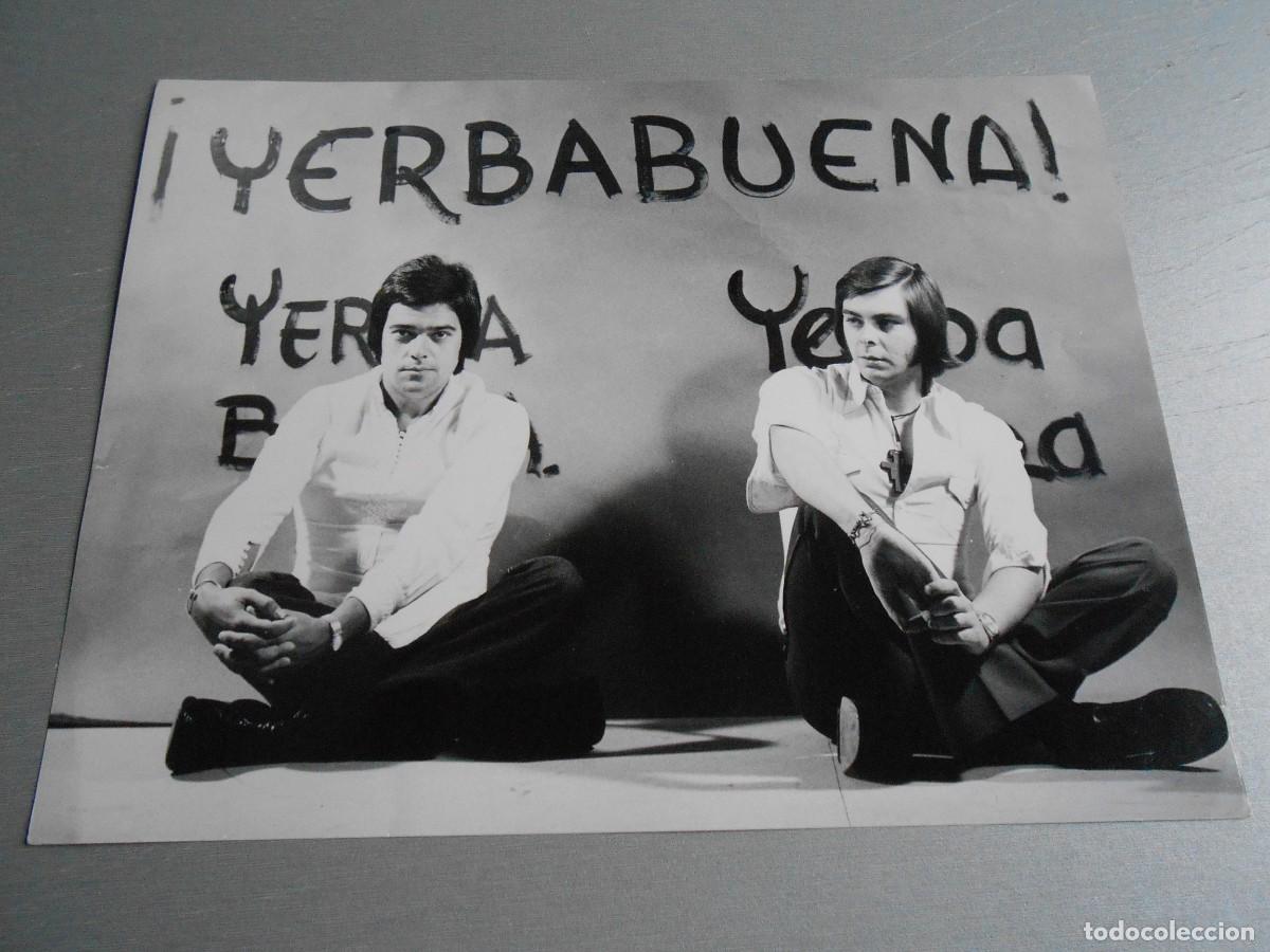 Fotos de Cantantes: Foto de - YERBABUENA -, de 24 x 18 cm.