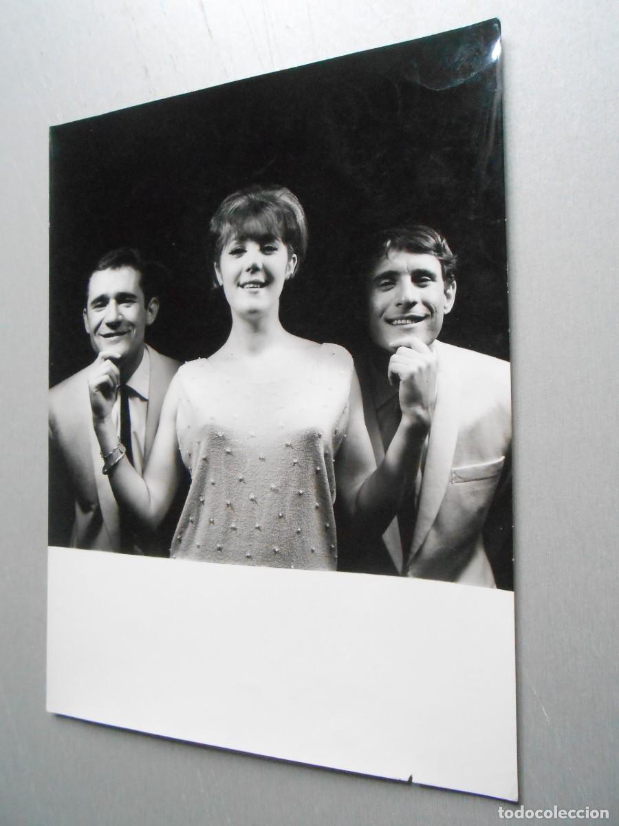 Fotos de Cantantes: Foto de - Los T.N.T. -, de 18 x 24 cm.