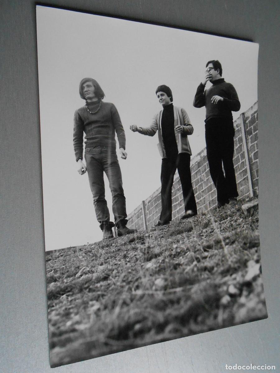 Fotos de Cantantes: Foto de - LA TRAGALA -, de 18 x 24 cm.