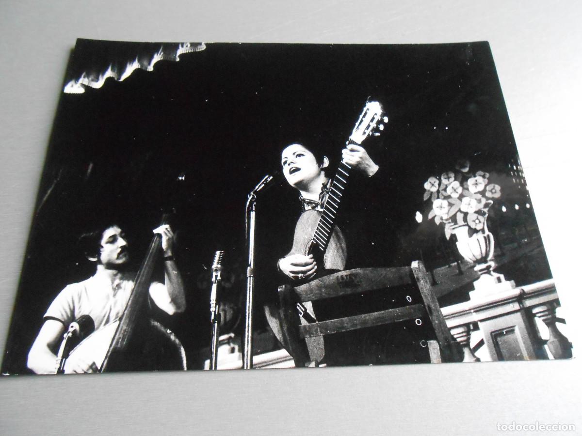 Fotos de Cantantes: Foto de - Elisa SERNA de LA TRAGALA -, de 24 x 18 cm.