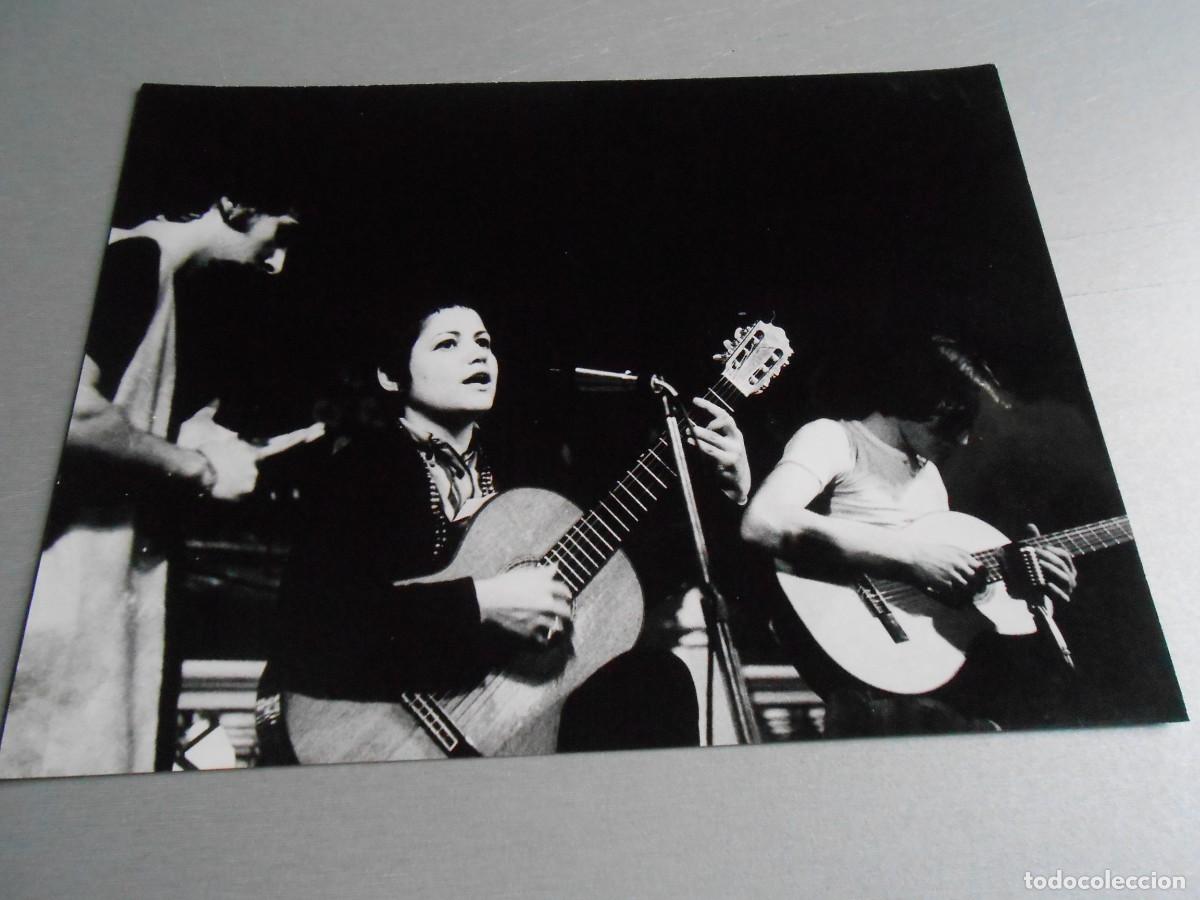 Fotos de Cantantes: Foto de - Elisa SERNA de LA TRAGALA -, de 24 x 18 cm.