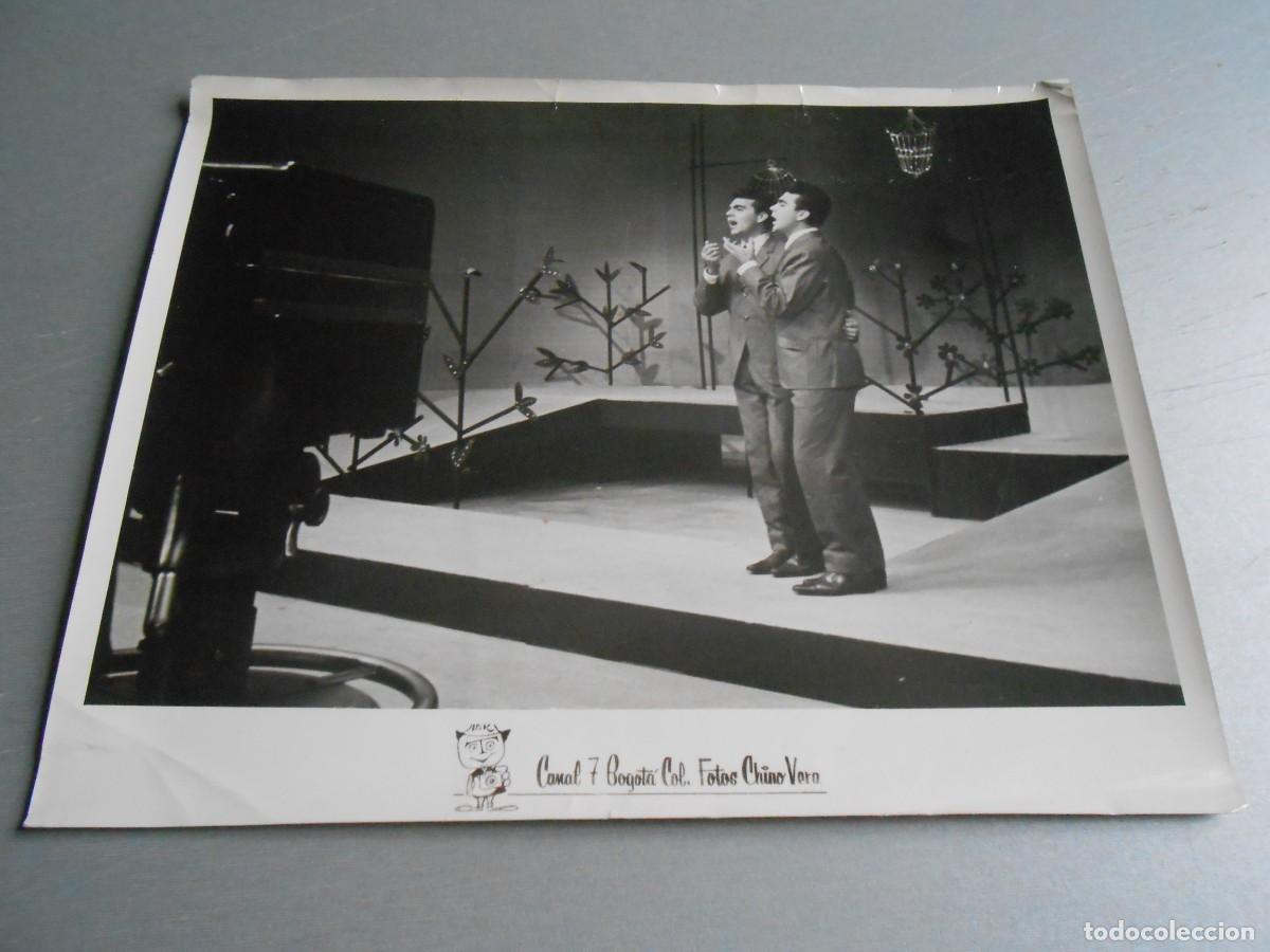 Fotos de Cantantes: Foto de - Los GEMELOS del SUR -, de 24 x 18 cm.