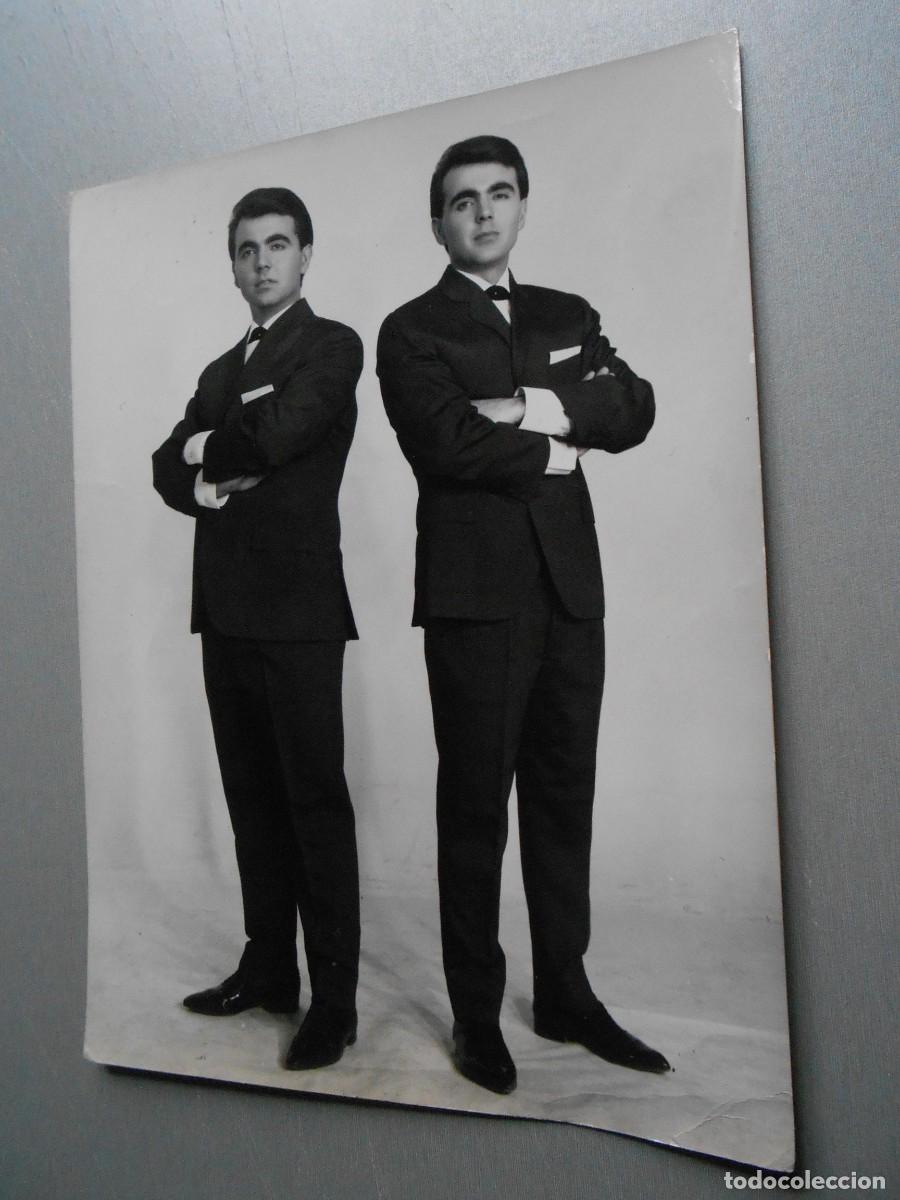Fotos de Cantantes: Foto de - Los GEMELOS del SUR -, de 18 x 24 cm.