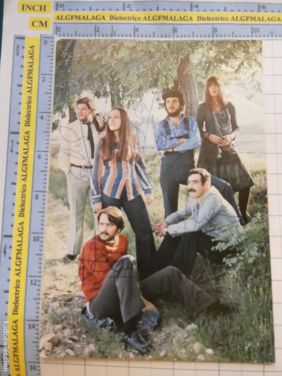 Fotos de Cantantes: POSTAL DE M&Uacute;SICA CANTANTES GRUPOS MUSICALES. AUT&Oacute;GRAFOS FIRMAS NUESTRO PEQUE&Ntilde;O MUNDO. 2686