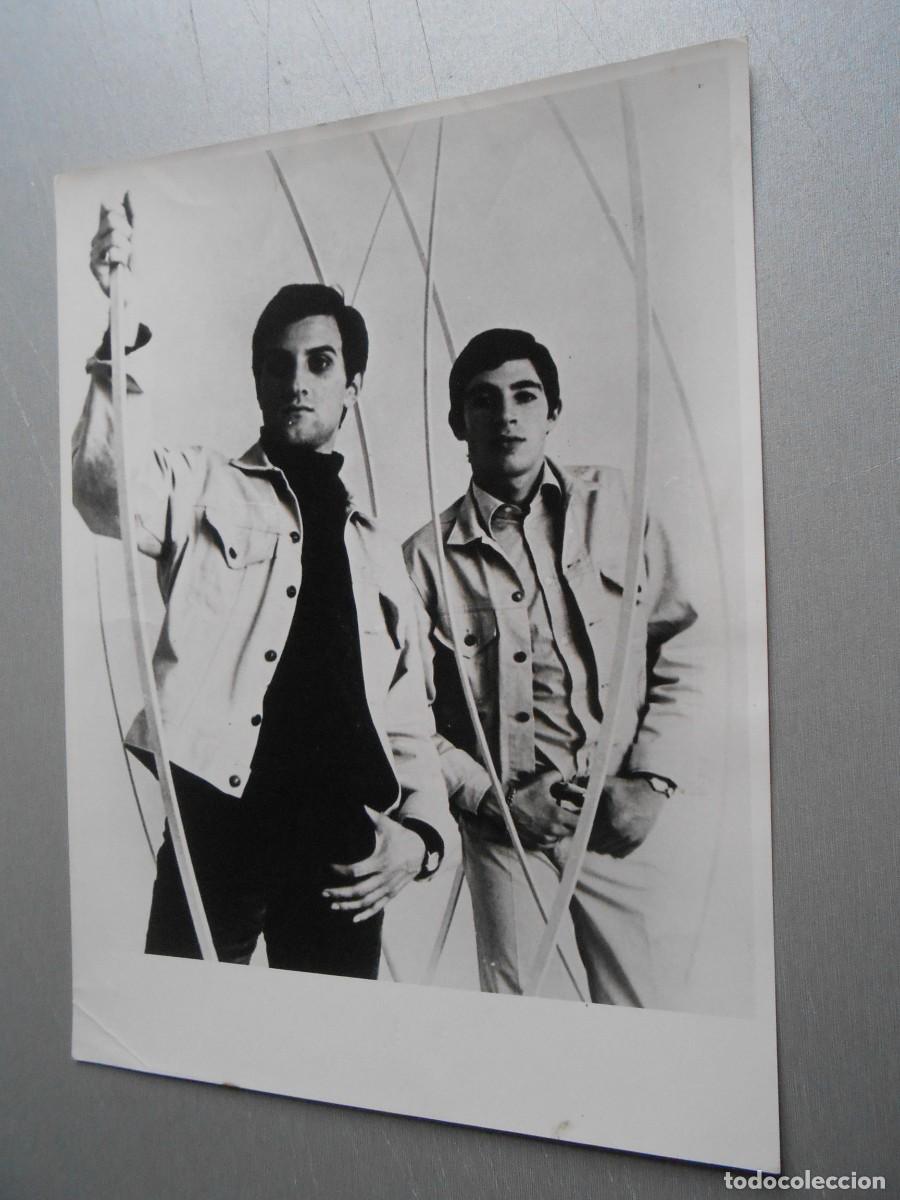 Photos de Chanteurs et Chanteuses: Foto de - THE TRUTH -, de 18 x 24 cm.