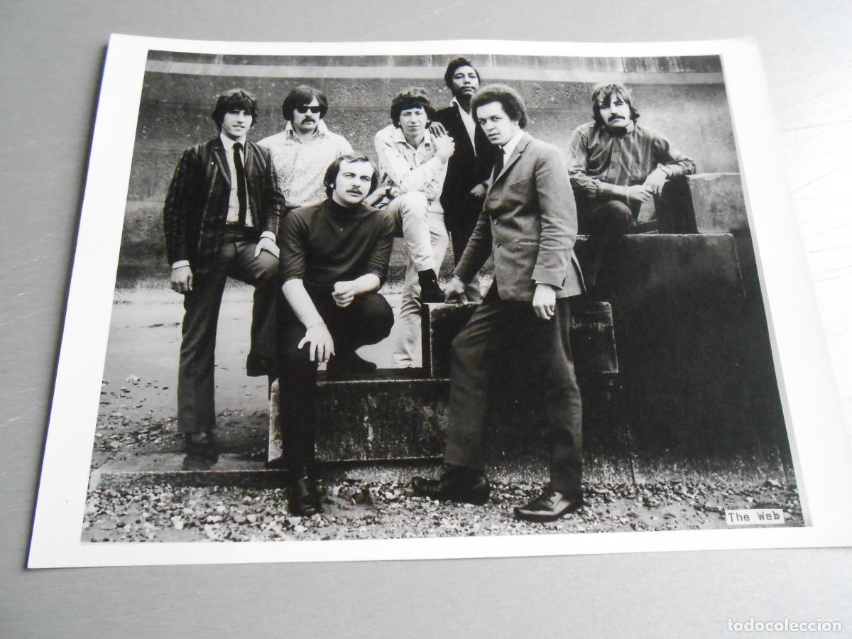 Fotos de Cantantes: Foto de - THE WEB -, de 24 x 18 cm.
