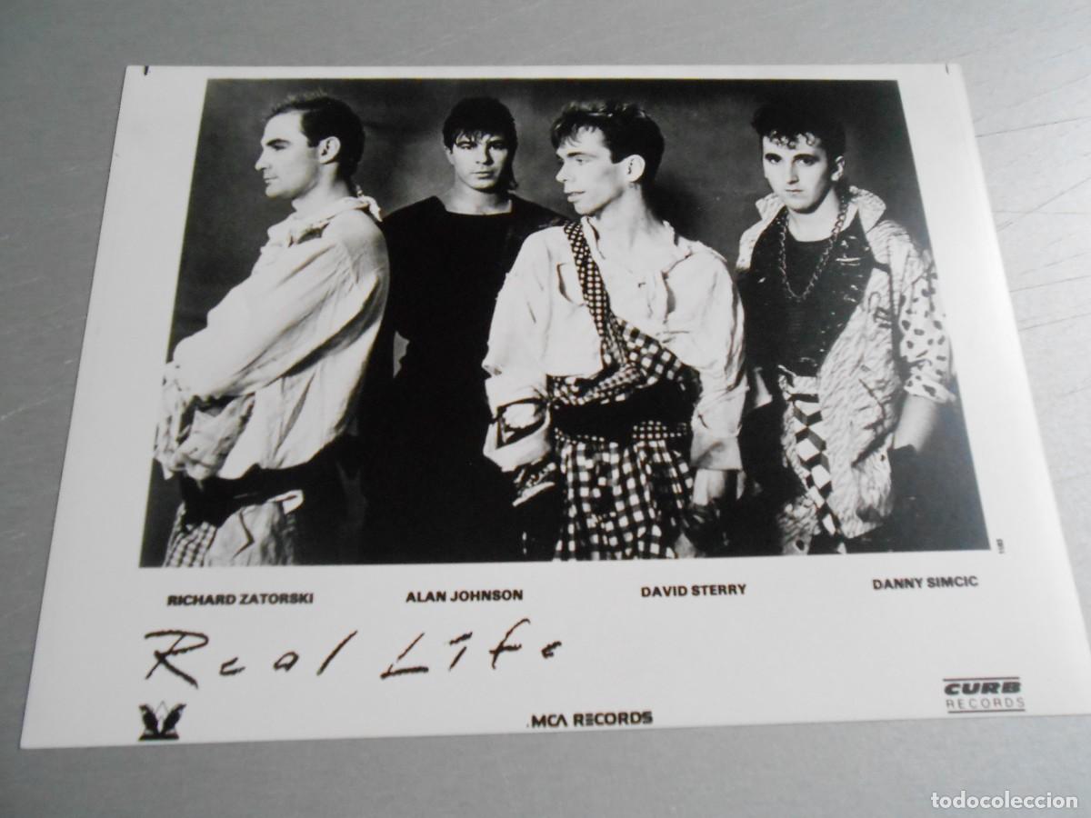 Fotos de Cantantes: Foto de - REAL LIFE -, de 24 x 18 cm.