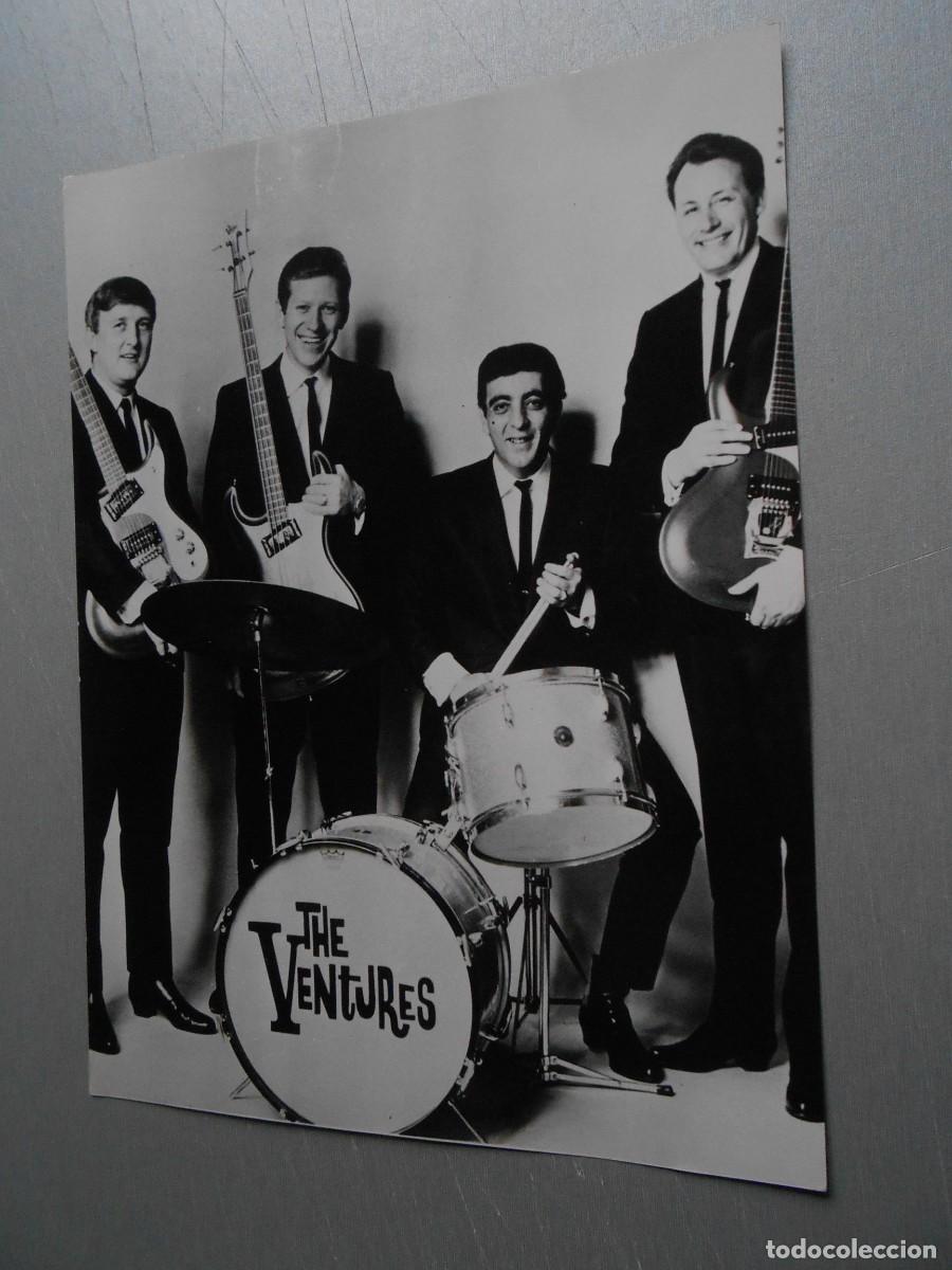Fotos de Cantantes: Foto de - The VENTURES -, de 18 x 24 cm.