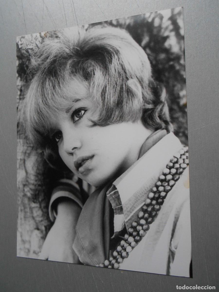 Fotos de Cantantes: Foto de - KARINA -, de 18 x 24 cm.