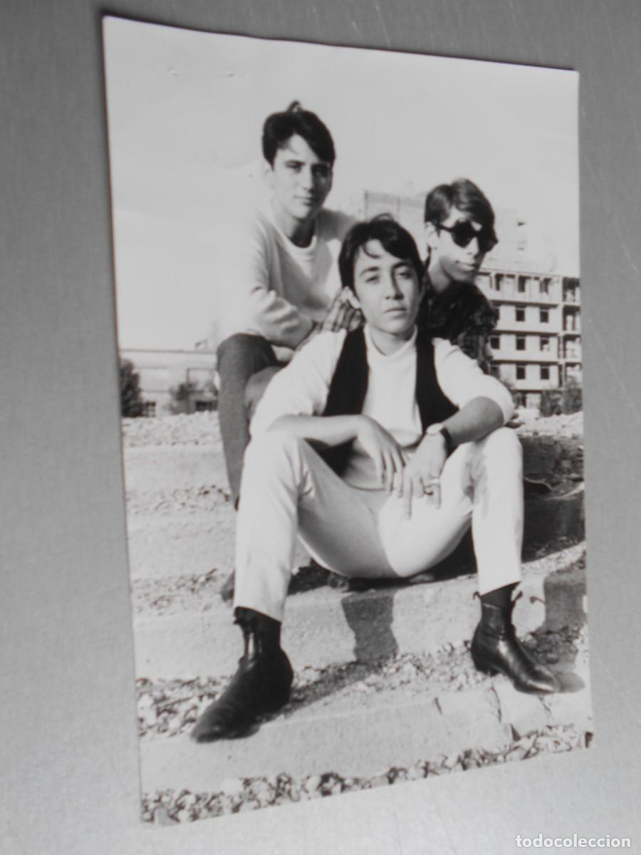 Fotos de Cantantes: Foto de - SONY, MARIO & TONY -, de 12 x 18 cm.