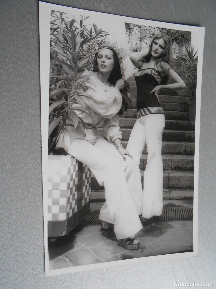 Fotos de Cantantes: Foto de - Las DEBLAS -, de 12 x 18 cm.