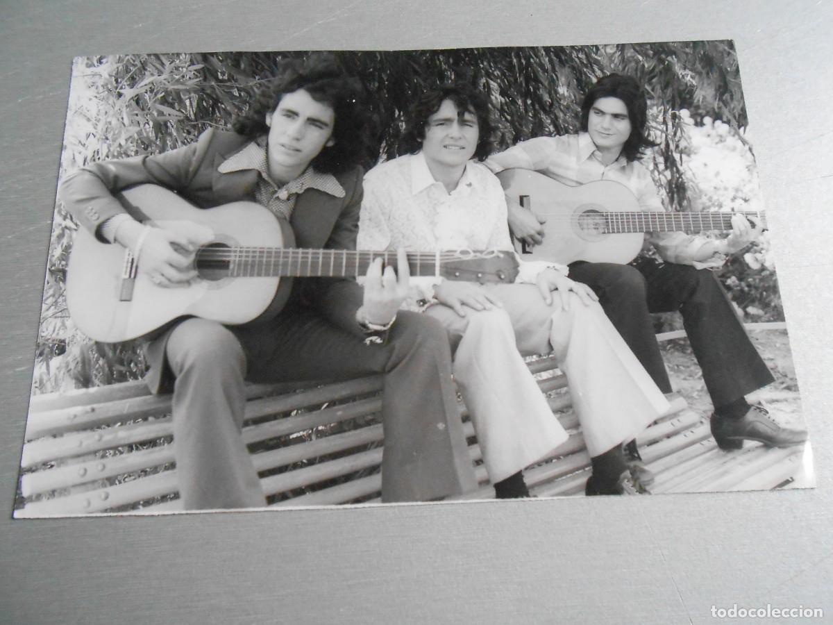 Fotos de Cantantes: Foto de - RUMBA TRES -, de 18 x 12 cm.
