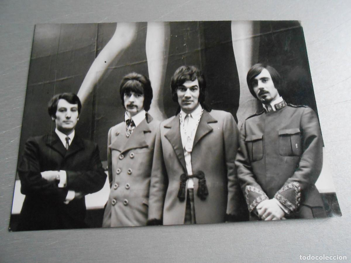 Fotos de Cantantes: Foto de - ZOOMS -, de 18 x 13 cm.