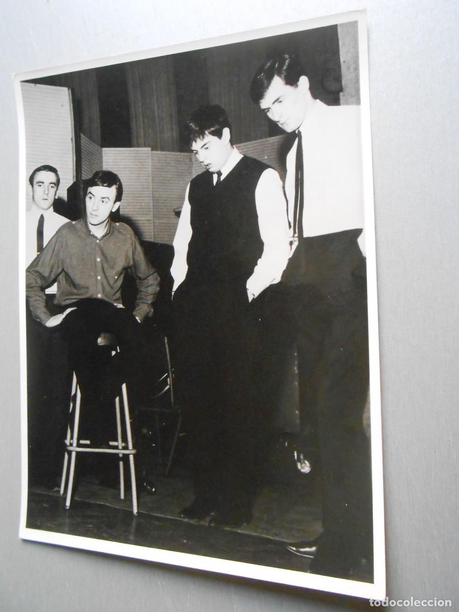 Fotos de Cantantes: Foto de - GERRY & The PACEMAKERS -, de 18 x 24 cm.