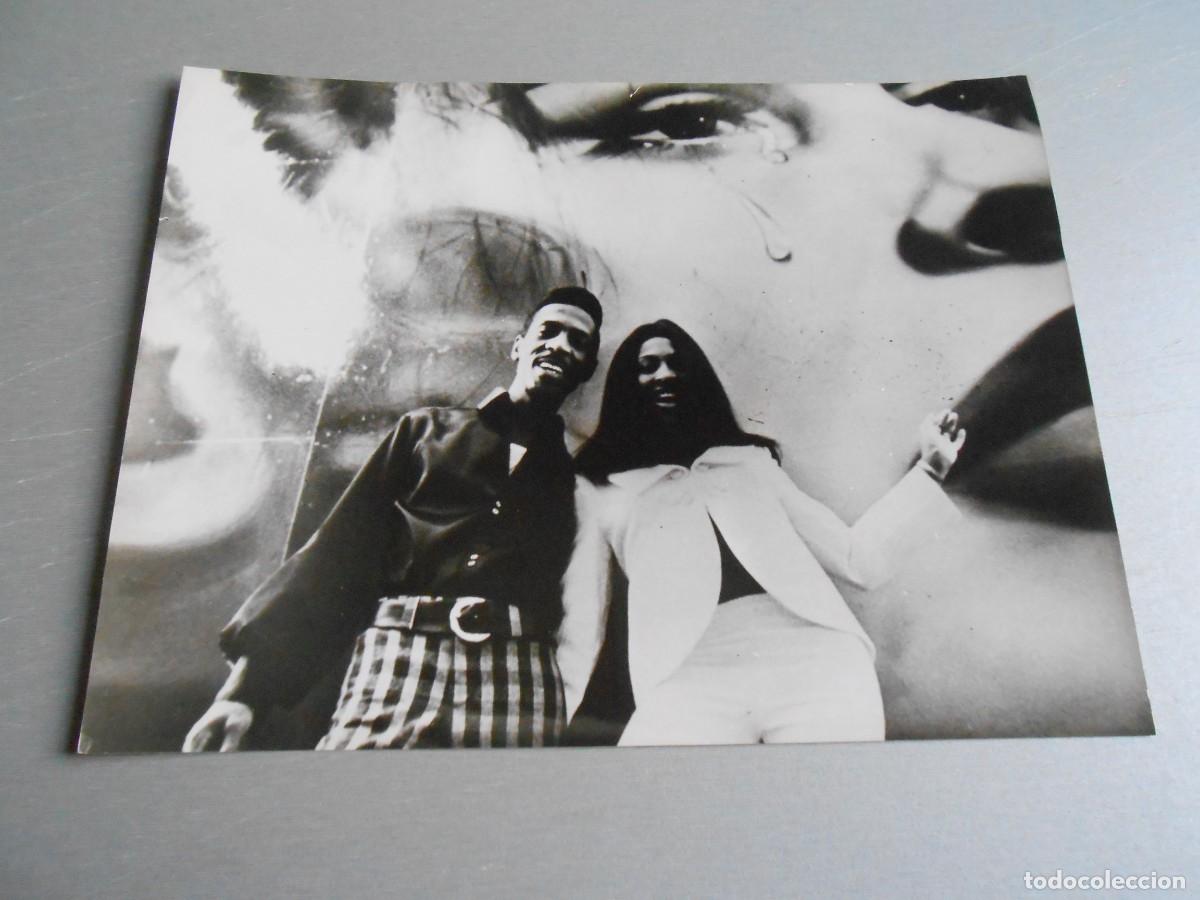 Fotos de Cantantes: Foto de - IKE and TINA TURNER -, de 24 x 18 cm.