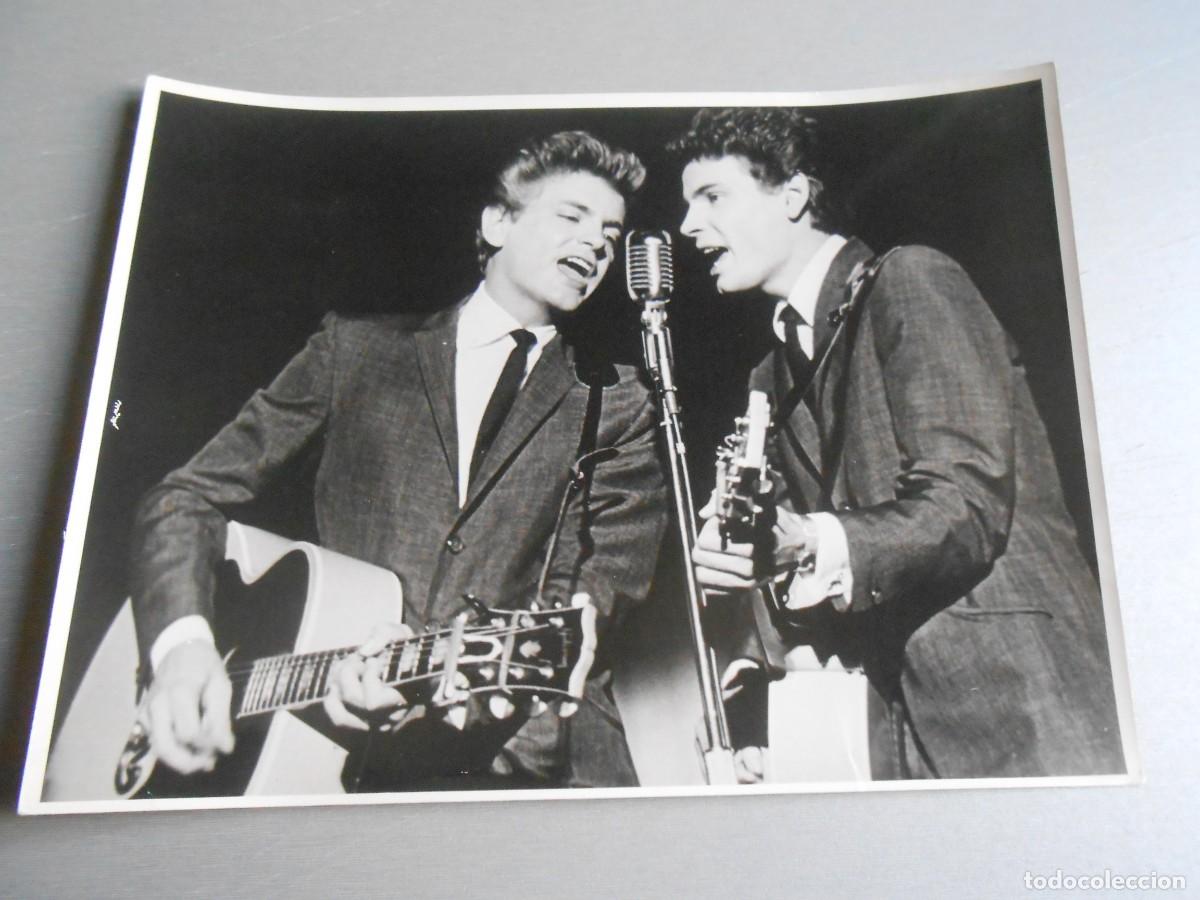 Fotos de Cantantes: Foto de - The EVERLY BROTHERS -, de 24 x 18 cm.