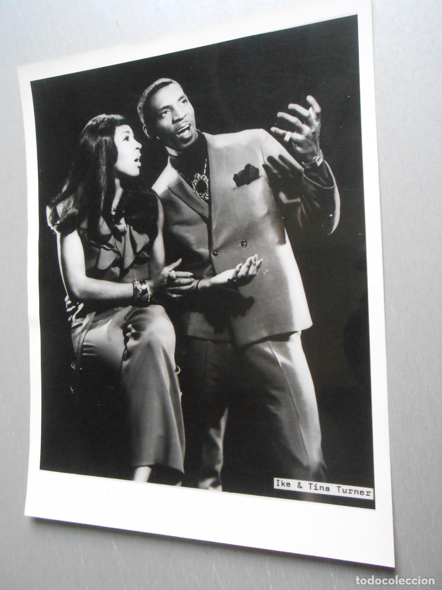 Fotos de Cantantes: Foto de - IKE & TINA TURNER -, de 18 x 24 cm.