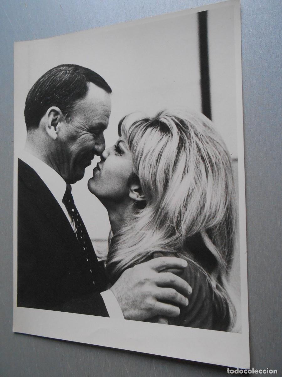 Fotos de Cantantes: Foto de - FRANK y NANCY SINATRA -, de 18 x 24 cm.