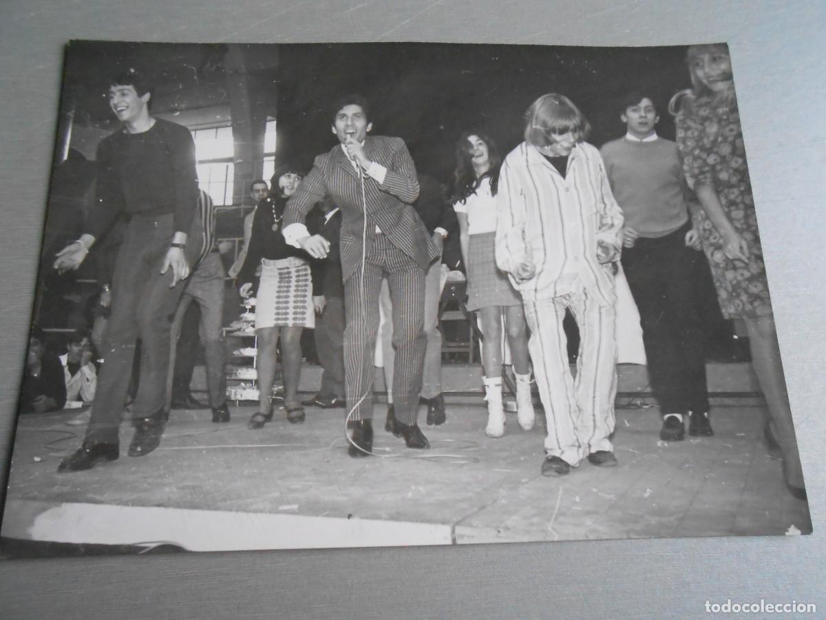 Fotos de Cantantes: Foto de - GEORGIE DANN -, de 17,5 x 13 cm.
